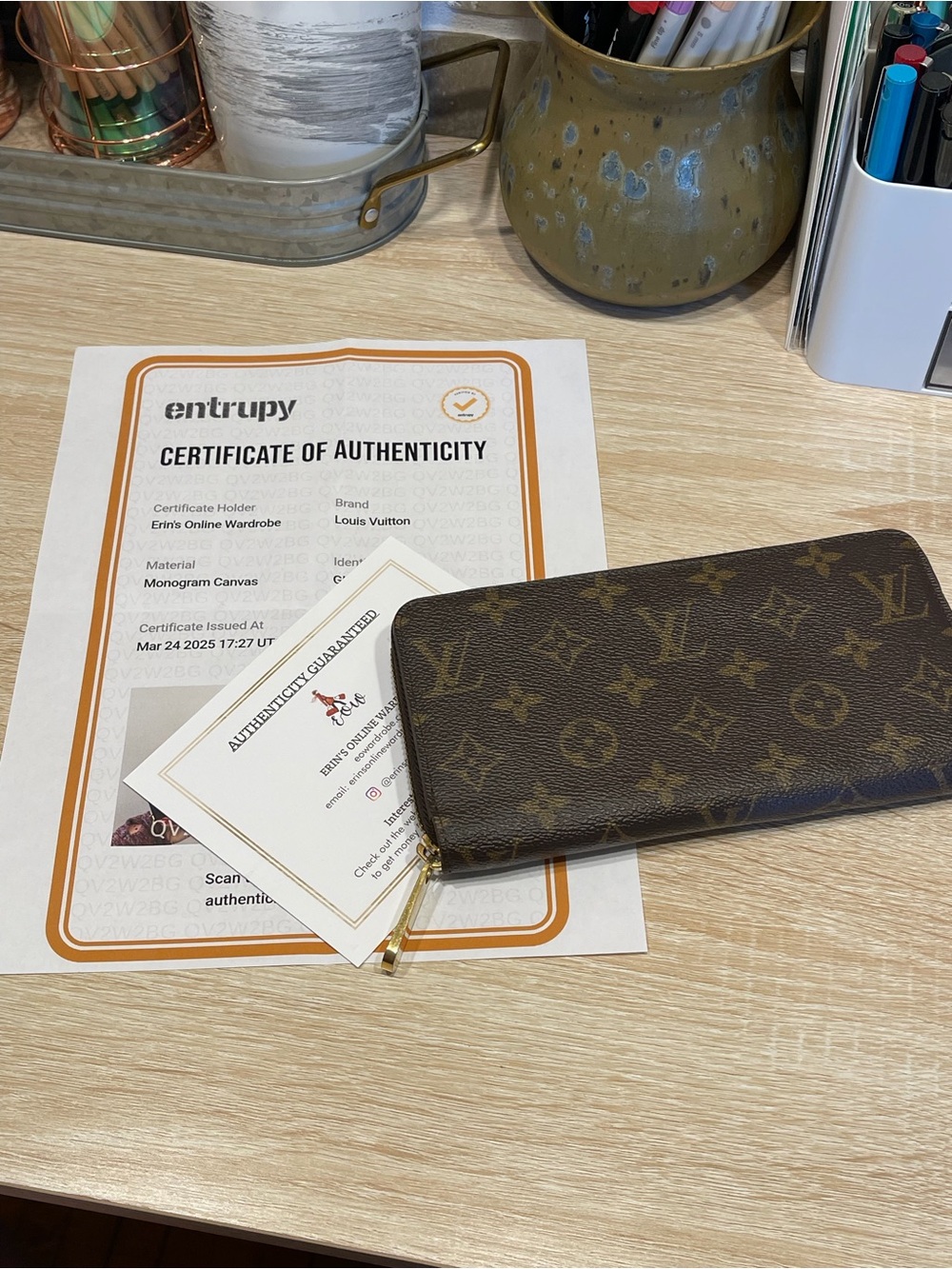 Louis Vuitton Zippy Wallet - Fuchsia Interior